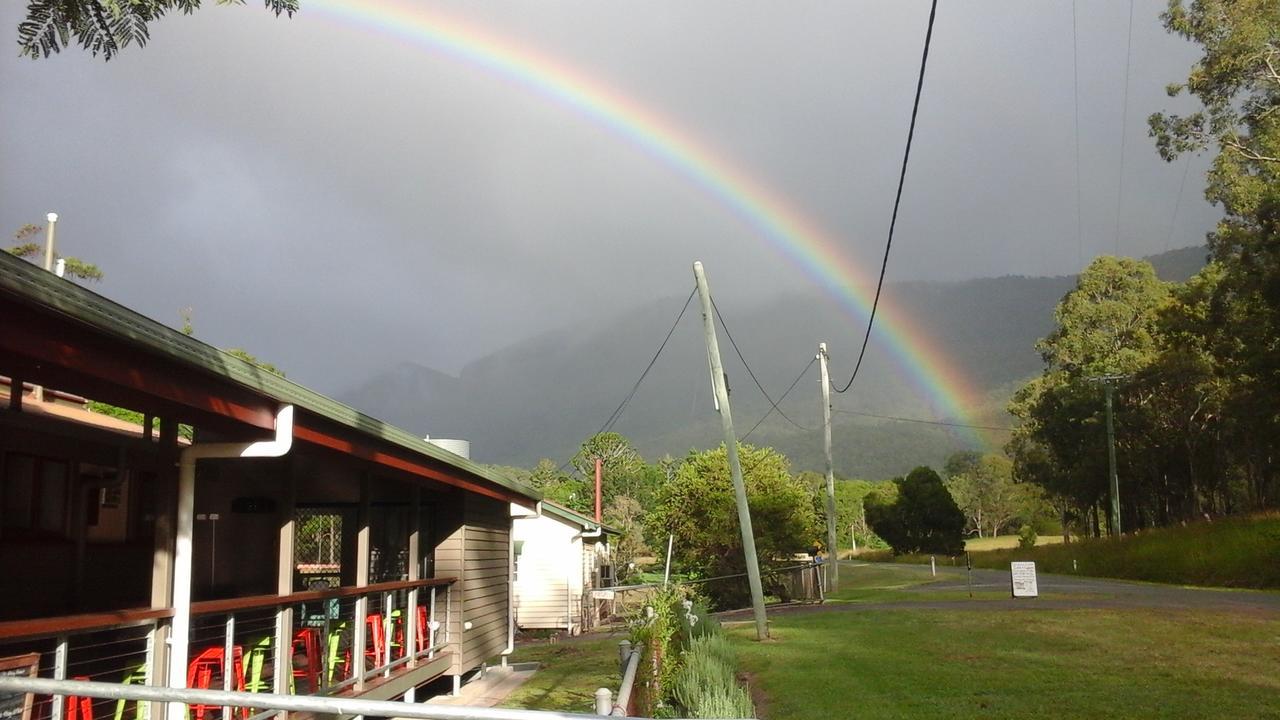 Christmas Creek Cafe & Cabins Lamington ภายนอก รูปภาพ